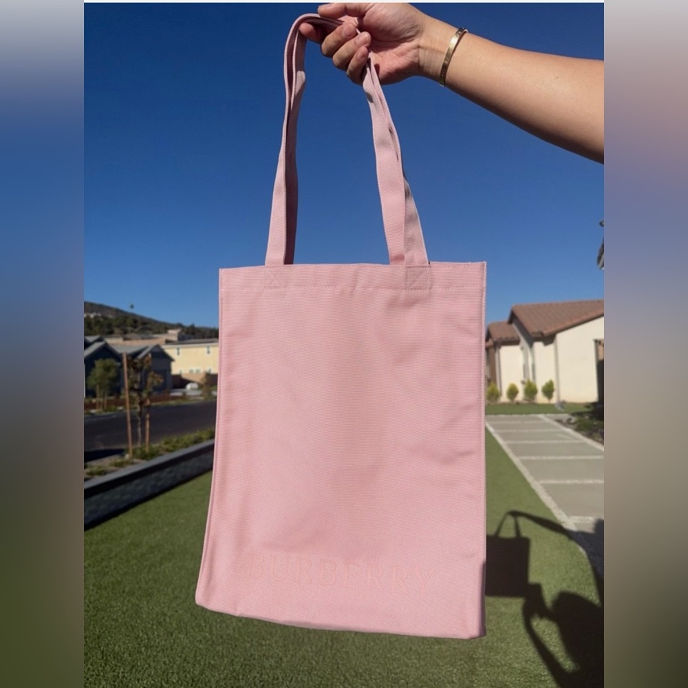 Burberry Beauty Shopper Bag in Soft Pink Canvas Tote Bag GWP NWT - Picture 3 of 9